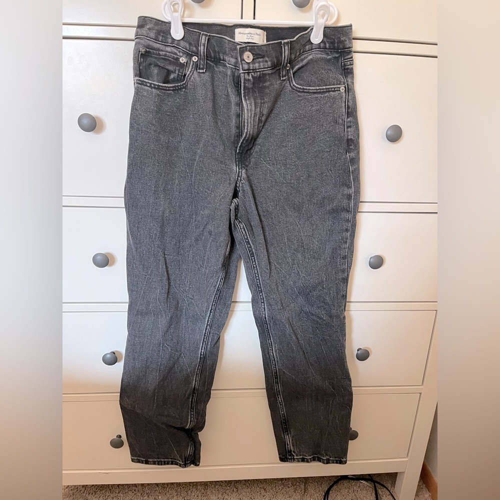 Abercrombie “The Mom” jeans
